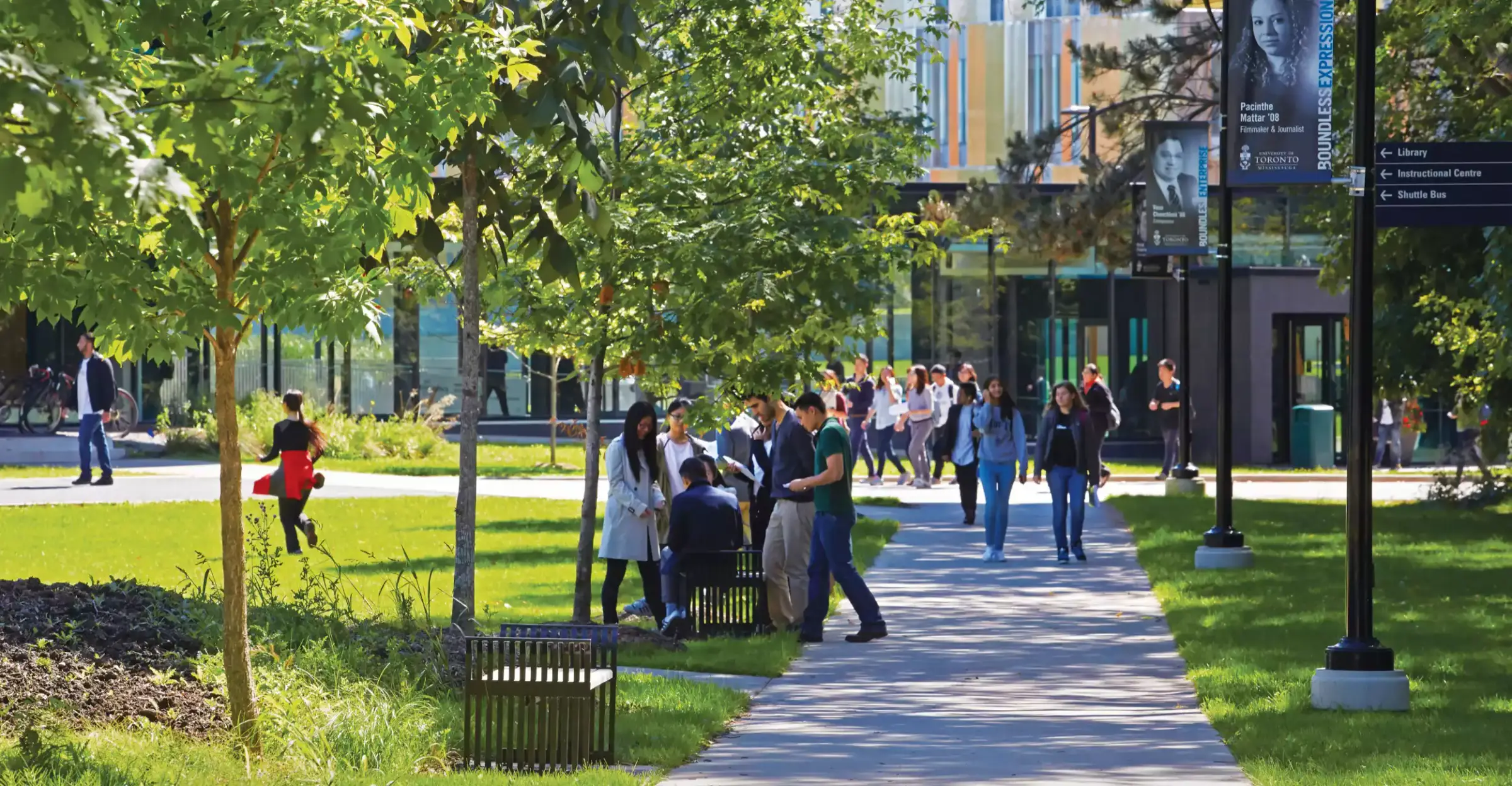 Students on the University of Toronto campus
